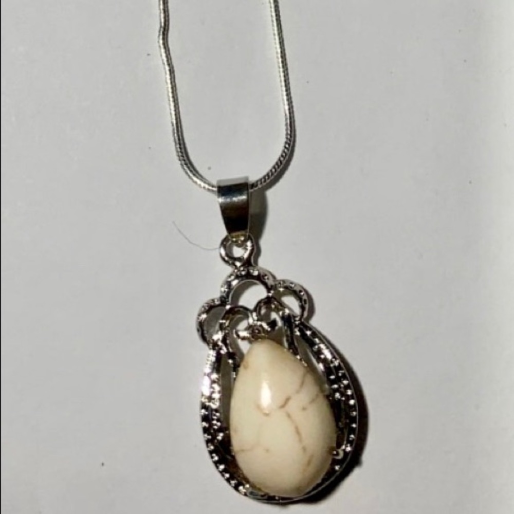 Oval cream color pendant necklace